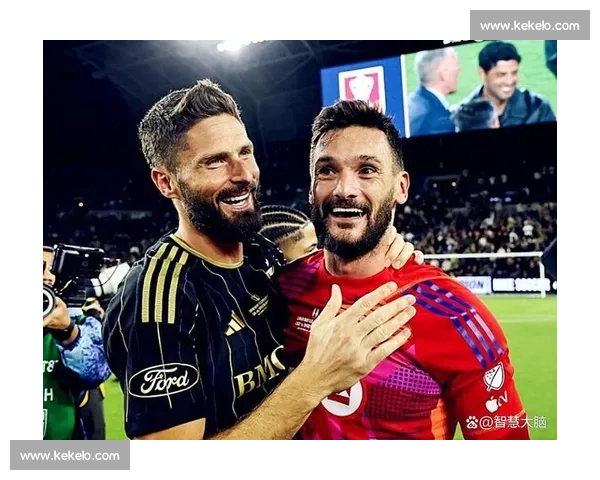 吉鲁乌龙忘带球衣门将救场,38 岁逆天神肌引爆热议